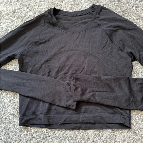 lululemon athletica Black Short Sleeve Tee - Picture 1 of 2